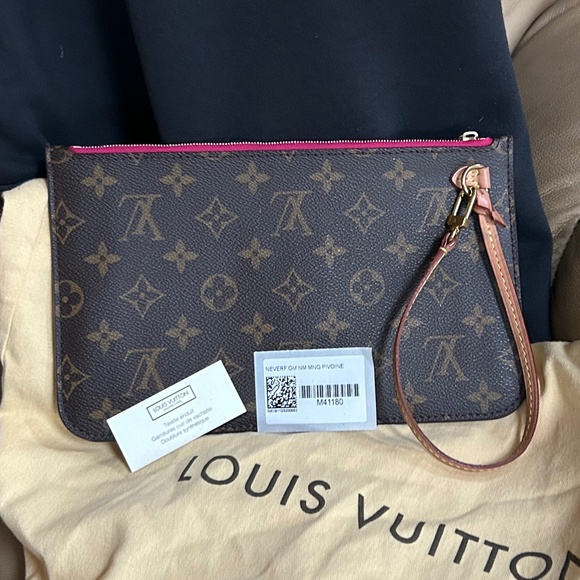Louis Vuitton Handbags - BRAND NEW w/ TAGS  LV GM Pouchette PIVIONE  interior
